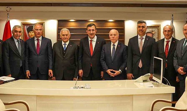 Cumhurbaşkanı Yardımcısı Yılmaz Büyükşehir Belediyesi'ni ziyaret etti