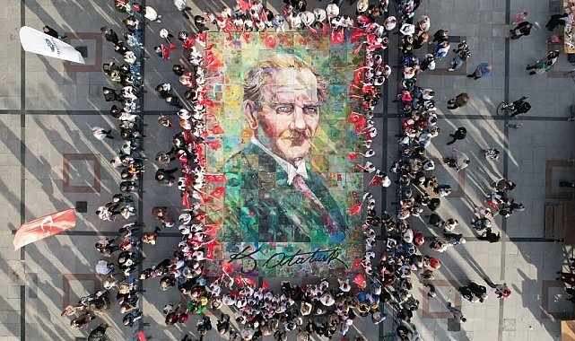 Cumhuriyet Meydanı'nda sanatla Atatürk sevgisi buluştu