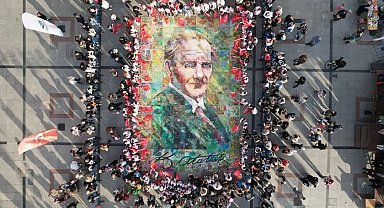 Cumhuriyet Meydanı'nda sanatla Atatürk sevgisi buluştu