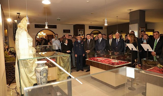 Cumhuriyet'in 102. yılına özel "100+2 Süreli Sergi Projesi" Kütahya'da açıldı