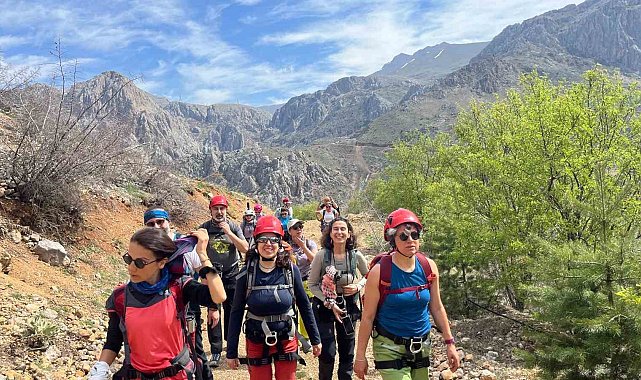 Dağcılar Kemaliye'de via ferrata parkuruna tırmandı