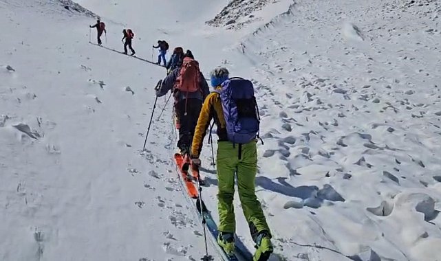 Dağcılar Süphan'da moral depoladı