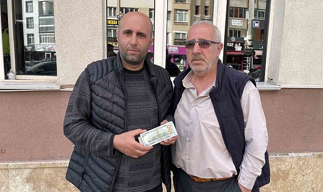 Dayı ve yeğeni buldukları 6 bin 250 dolar ve 400 euroyu polise teslim etti