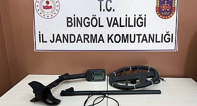 Dedektör ile define ararken yakalandı