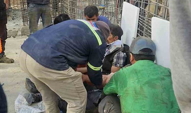 Demir beton kalıbı işçilerin üzerine düştü: 3 yaralı