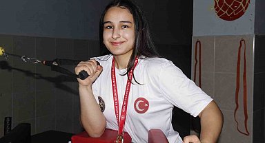 Demir bilek Rabia'nın hedefi dünya şampiyonluğu