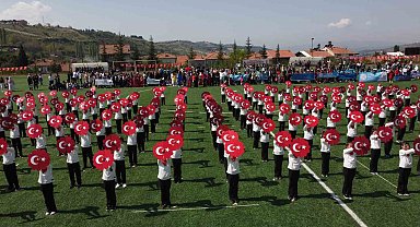 Demirci'yi çocuk sesleri şenlendirdi