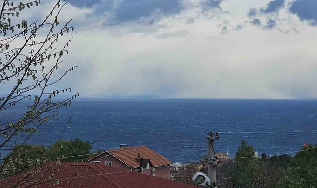 Denizden gelen kar bulutu Zonguldak'ı vurdu