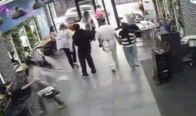 Deprem anında Sakarya'daki panik güvenlik kameralarına böyle yansıdı