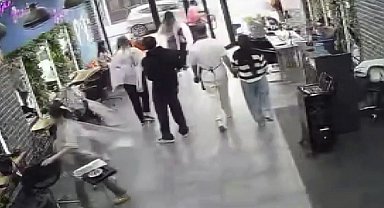 Deprem anında Sakarya'daki panik güvenlik kameralarına böyle yansıdı