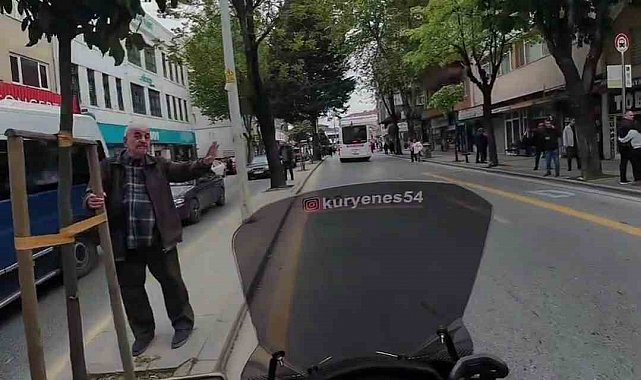 Depreme motosiklet üzerinde yakalandı: Panik anlarını böyle kaydetti