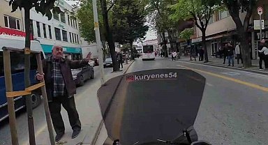 Depreme motosiklet üzerinde yakalandı: Panik anlarını böyle kaydetti