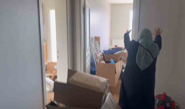 Depreme yeni taşındığı evinde yakalandı, böyle savruldu