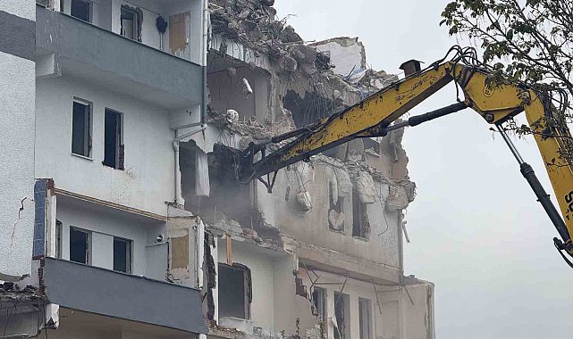 Depremi en çok hisseden ilçelerden Büyükçekmece'de 33 yıllık binada kentsel dönüşüm