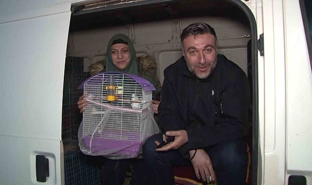 Depremin ardından kimisi çadırda, kimisi kamyonet kasasında geceyi geçiriyor