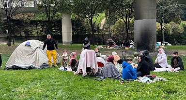 Depremin ardından vatandaşlar park ve bahçeleri doldurdu