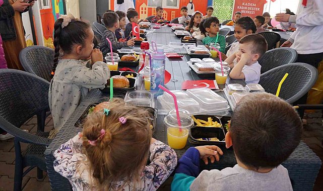 Depremzede çocuklara moral etkinliği