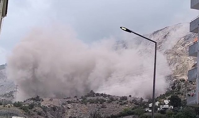 Depremzedeleri tedirgin eden patlamayla mahalle toz bulutu altında kaldı