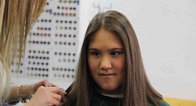 Devlet yurdunda büyüyen vatandaş, kadın kuaförü eşiyle birlikte yürekleri ısıtıyor