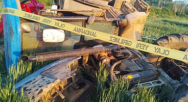 Devrilen traktörün sürücüsü hayatını kaybetti