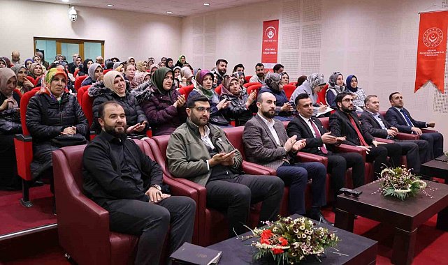 Dijital çağda aile söyleşisi: "Bilinçlen, güçlen, aktar"