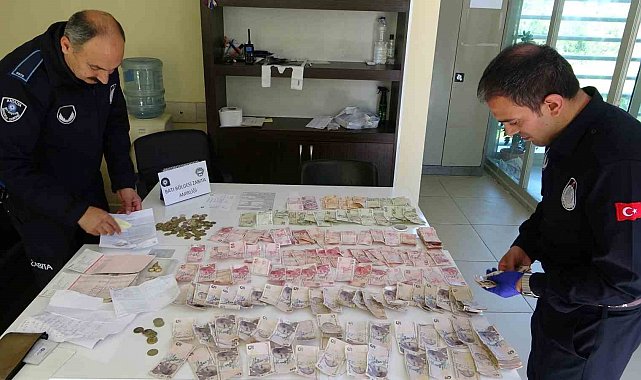 Dilencinin üzerinden emekli maaş dekontu ile birlikte 2 bin 479 TL, ziynet eşyası ve banka cüzdanı çıktı