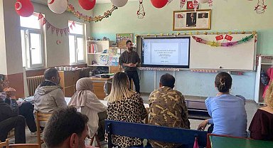 Diyadin'de öğretmenlere dil terapisi üzerine sunum yapıldı