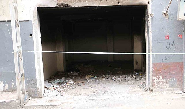 Diyarbakır'da ağır hasarlı apartman tehlike saçıyor