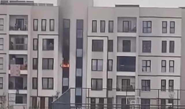 Diyarbakır'da bina yangını: 3'ü çocuk 5 kişi dumandan etkilendi