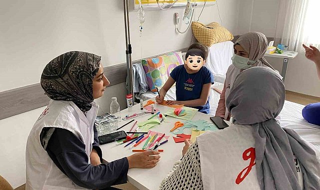 Diyarbakır'da hastane odalarında 23 Nisan sevinci