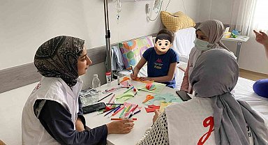 Diyarbakır'da hastane odalarında 23 Nisan sevinci