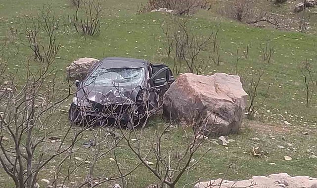 Diyarbakır'da lastiği patlayan otomobil devrildi: 1 yaralı