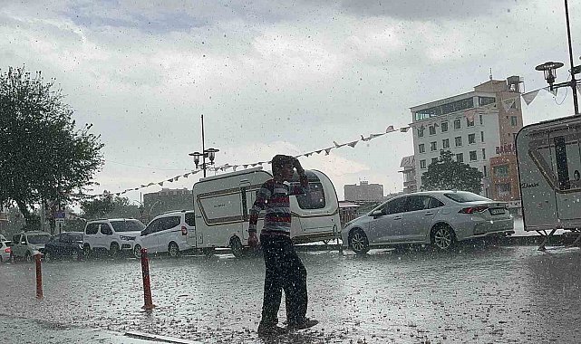 Diyarbakır'da sağanak ve dolu etkili oldu