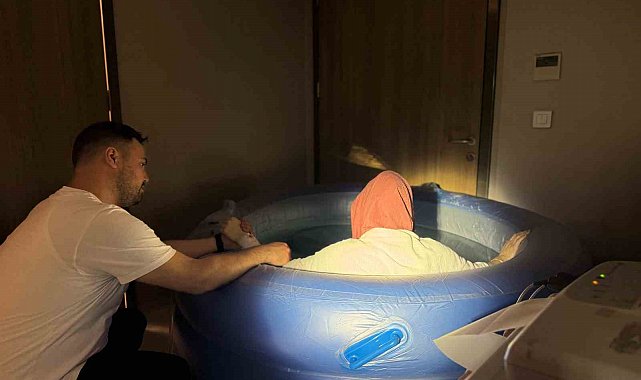 Diyarbakır'da suda gerçekleşen doğumda 3 kilo 600 gram ağırlığında bebek dünyaya geldi