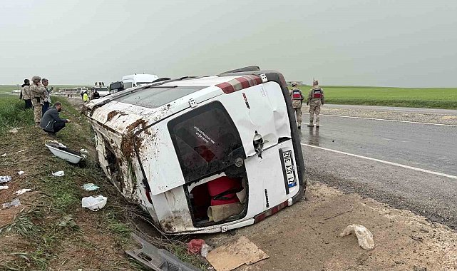 Diyarbakır'da yolcu minibüsü devrildi: 9 yaralı