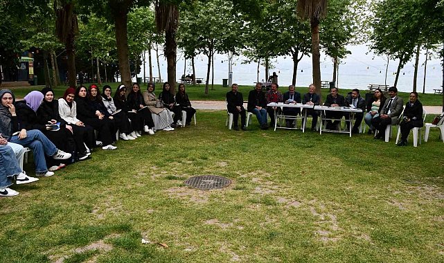 Doğada kitap okuma keyfi