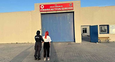 Dolandırıcılık suçundan aranan şahsı jandarma yakaladı