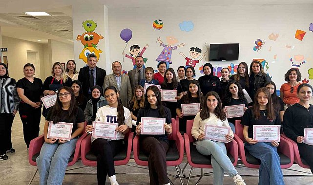 Döşemealtı Devlet Hastanesi'nde Çocuk Poliklinikleri sanatla renklendi