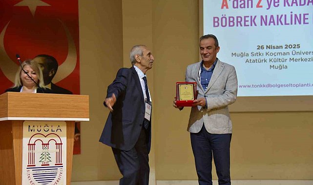 Dr. Fatih Kacıroğlu'na anlamlı ödül