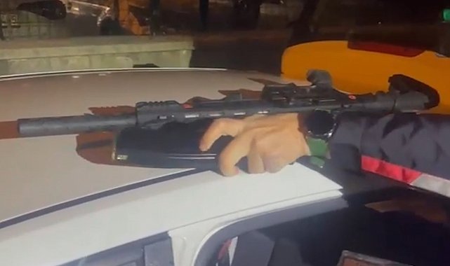 Düğün konvoyunda araçtan havaya ateş açan şahıs yakalandı