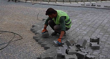 Dumlupınar Mahallesi'nde parke ve kaldırım çalışması