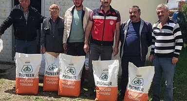 Dumlupınar'da çiftçilere yüzde 75 hibeli yağlık ay çiçeği ve fasulye tohumu dağıtıldı