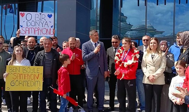 Dünya şampiyonu Esma Nur Kara'ya memleketinde coşkulu karşılama