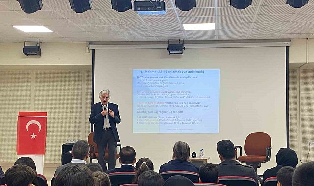 Dünyaca ünlü fizikçi ortaokul öğrencileri ile bir araya geldi