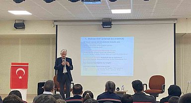 Dünyaca ünlü fizikçi ortaokul öğrencileri ile bir araya geldi