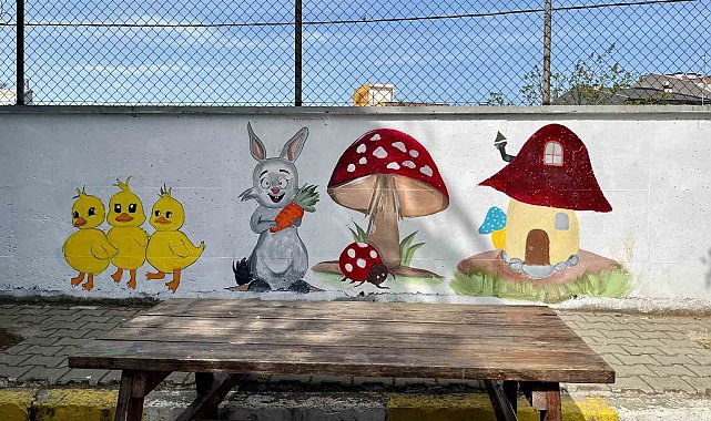 Duvarları öğrenciler boyadı