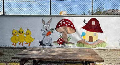 Duvarları öğrenciler boyadı