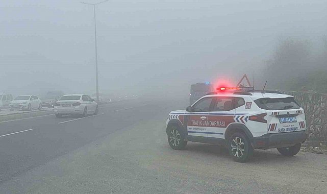 Düzce'de yoğun sis görüş mesafesini 5 metreye düşürdü
