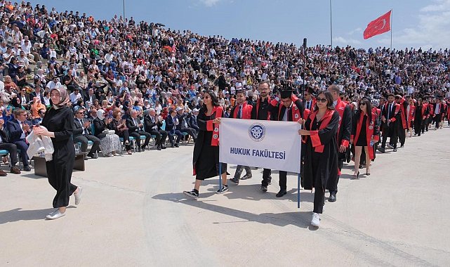 EBYÜ'nün Akademik Yılı Mezuniyet Töreni 20 Haziran'da