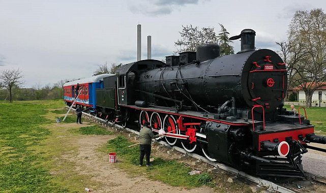 Edirne Karaağaç Tren Garı'ndaki nostaljik tren boyatıldı
